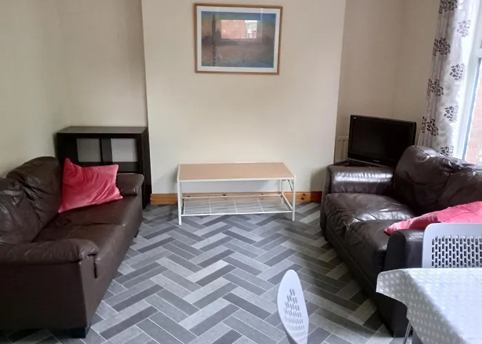 Room In Flat By University