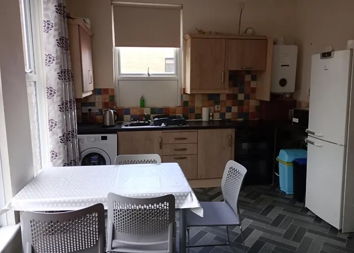 Room In Flat By University